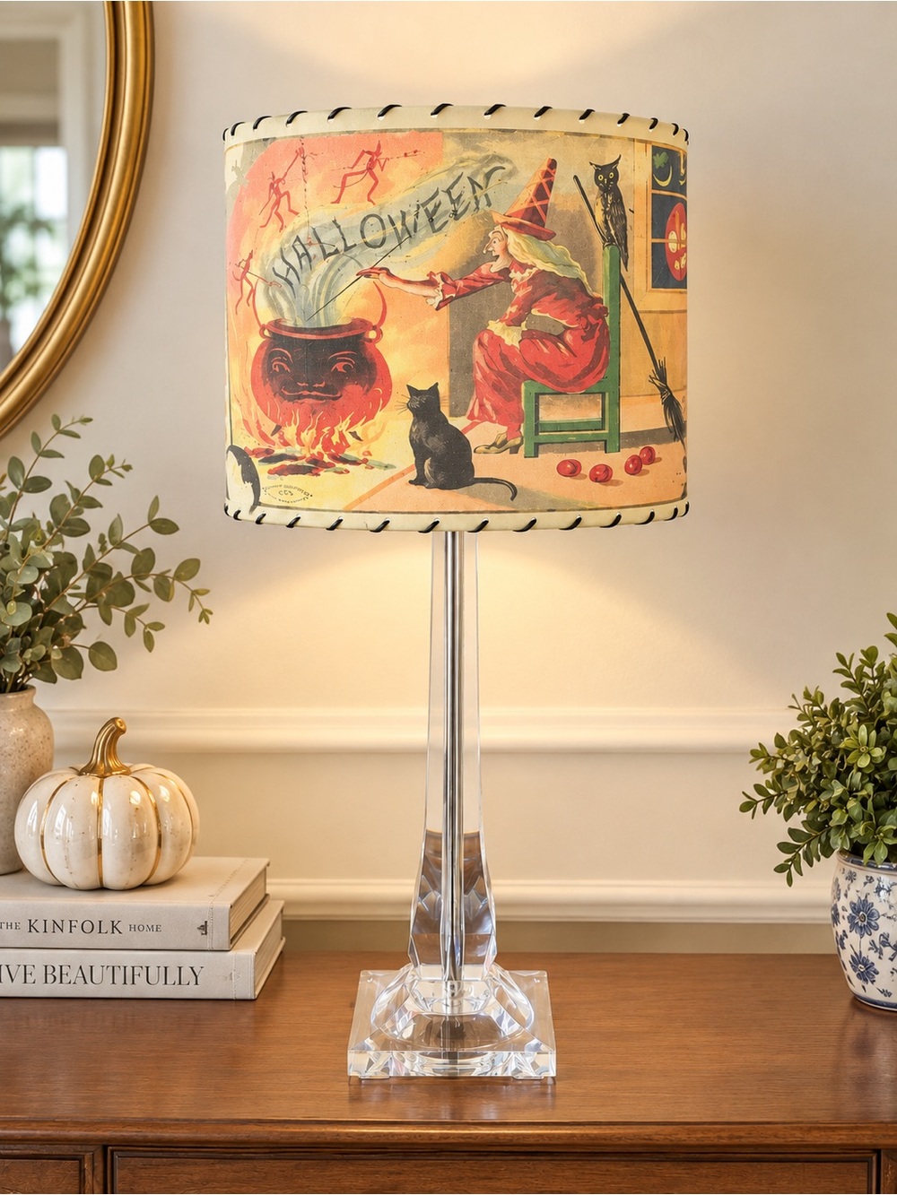 Vintage Halloween Witch Table Lamp
- Crystal Base & Decorative Shade